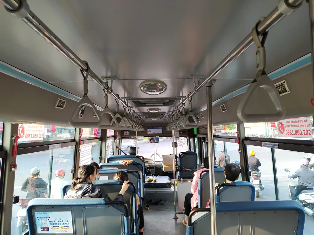 Luôn có không ít câu chuyện đẹp trên những tuyến xe buýt ở thành phố này 