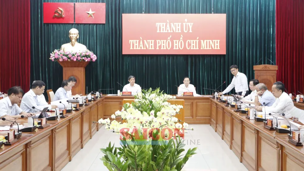 Quang cảnh buổi làm việc. Ảnh: VĂN MINH