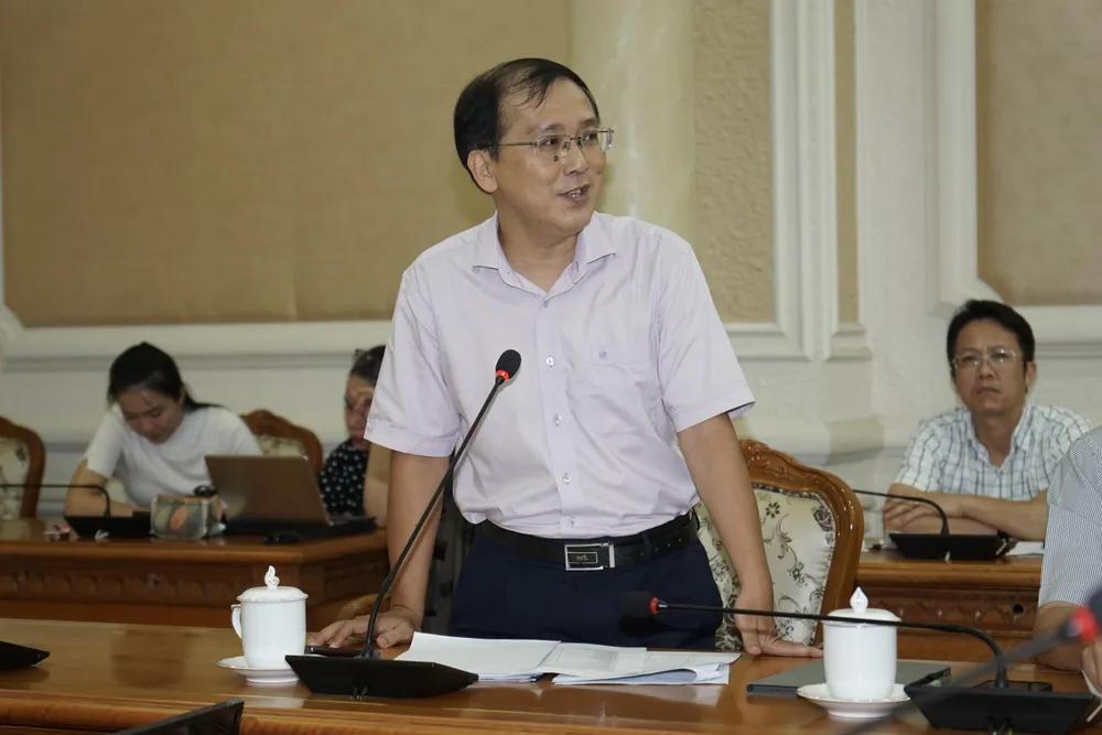 Ông Bùi Nhật Toàn, Phó Giám đốc Kho bạc Nhà nước TPHCM phát biểu. Ảnh: HOÀNG HÙNG