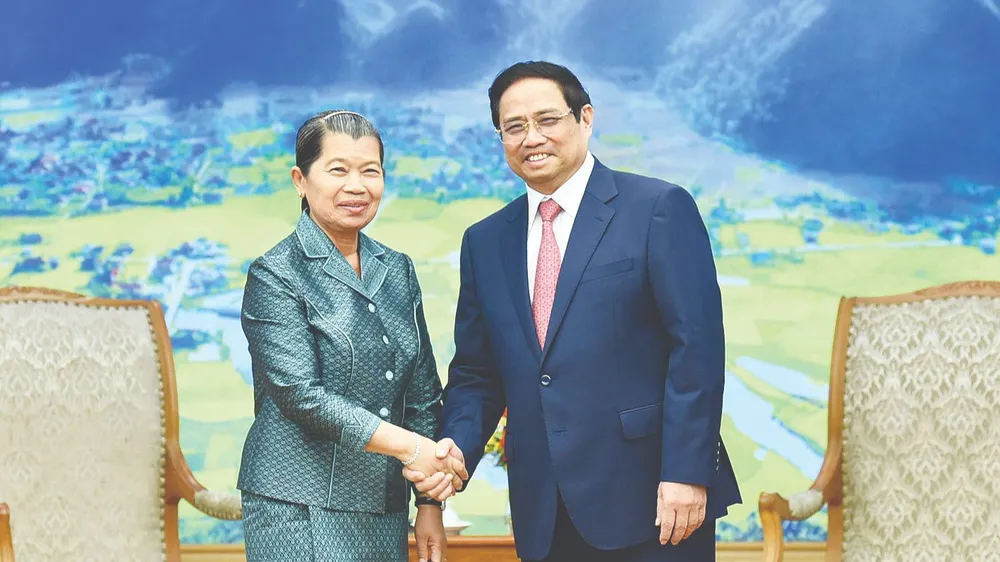 Thủ tướng Phạm Minh Chính tiếp Phó Thủ tướng Men Sam An. Ảnh: VIẾT CHUNG 