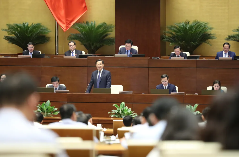 Phó Thủ tướng Lê Minh Khái phát biểu làm rõ các vấn đề liên quan và trả lời chất vấn của đại biểu Quốc hội, sáng 8-6. Ảnh: QUANG PHÚC