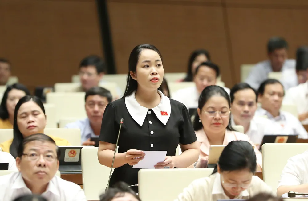 Đại biểu Triệu Thị Huyền (Yên Bái) chất vấn sáng 8-6. Ảnh: QUANG PHÚC Đại biểu Triệu Thị Huyền (Yên Bái) chất vấn sáng 8-6. Ảnh: QUANG PHÚC