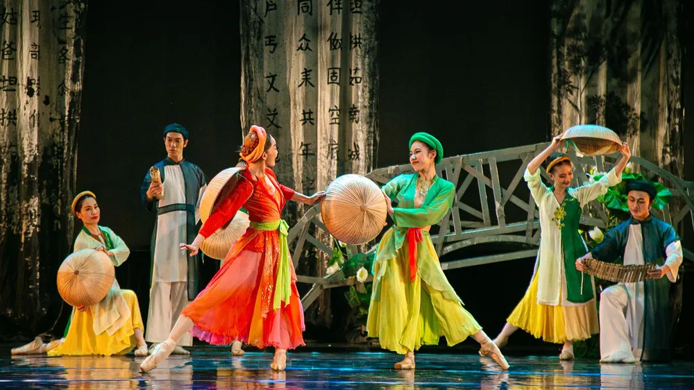 Cảnh trong Kịch múa Kiều của Nhà hát Giao hưởng - Nhạc - Vũ kịch TPHCM