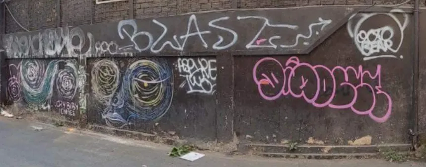 Cận cảnh mảng tường xấu xí hóa "xanh - sạch - đẹp" ảnh 1