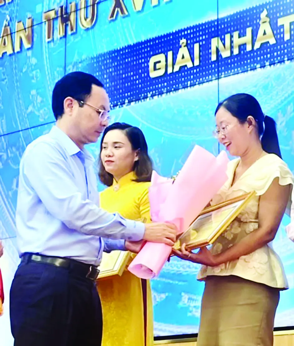 Bí thư Thành ủy TP Cần Thơ Nguyễn Văn Hiếu trao Giải báo chí Phan Ngọc Hiển TP Cần Thơ lần thứ XVII, năm 2022-2023 Bí thư Thành ủy TP Cần Thơ Nguyễn Văn Hiếu trao Giải báo chí Phan Ngọc Hiển TP Cần Thơ lần thứ XVII, năm 2022-2023