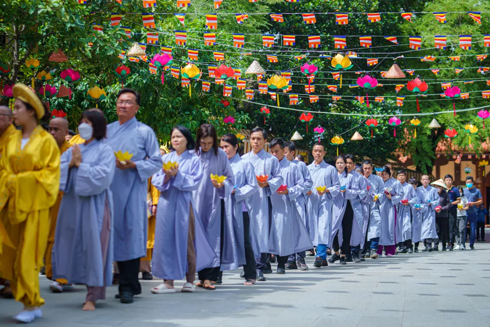 Phật tử và du khách tham dự lễ vía bà Linh Sơn Thánh Mẫu