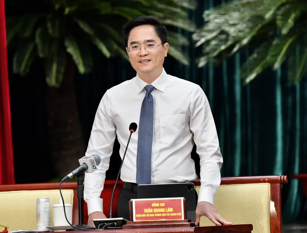 Giám đốc Sở Giao thông Vận tải Trần Quang Lâm phát biểu tại kỳ họp. Ảnh: VIỆT DŨNG