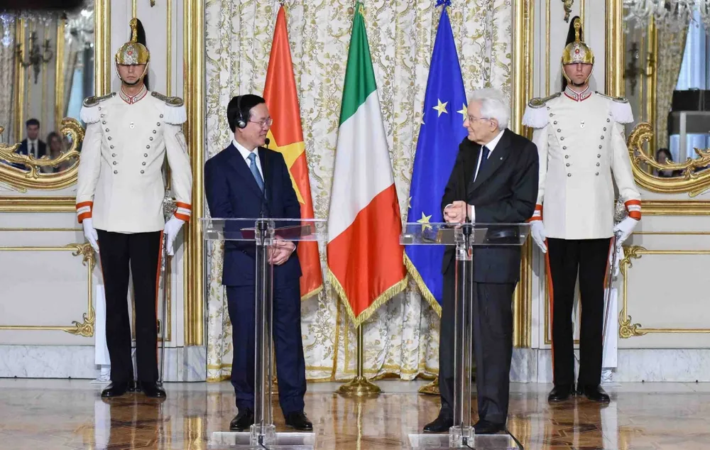 Chủ tịch nước Võ Văn Thưởng và Tổng thống Sergio Mattarella tại buổi họp báo. Nguồn: VOV Chủ tịch nước Võ Văn Thưởng và Tổng thống Sergio Mattarella tại buổi họp báo. Nguồn: VOV