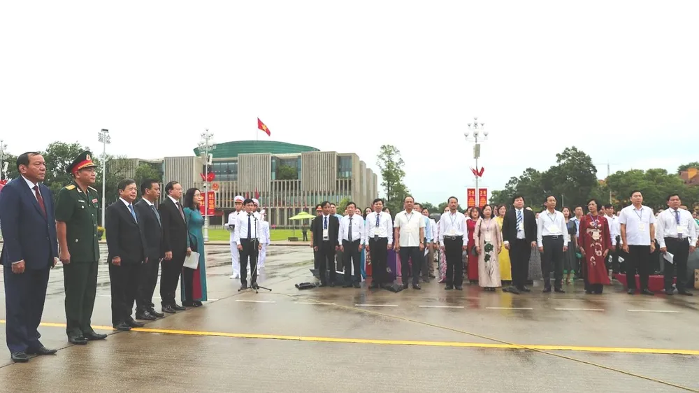 Hơn 300 gương điển hình tiên tiến ngành văn hóa, thể thao, du lịch làm lễ báo công dâng Bác