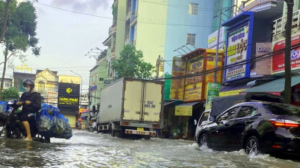 Ngày 16-11, triều cường vùng hạ lưu đạt báo động 3 gây ngập nhiều vùng hạ lưu miền Tây