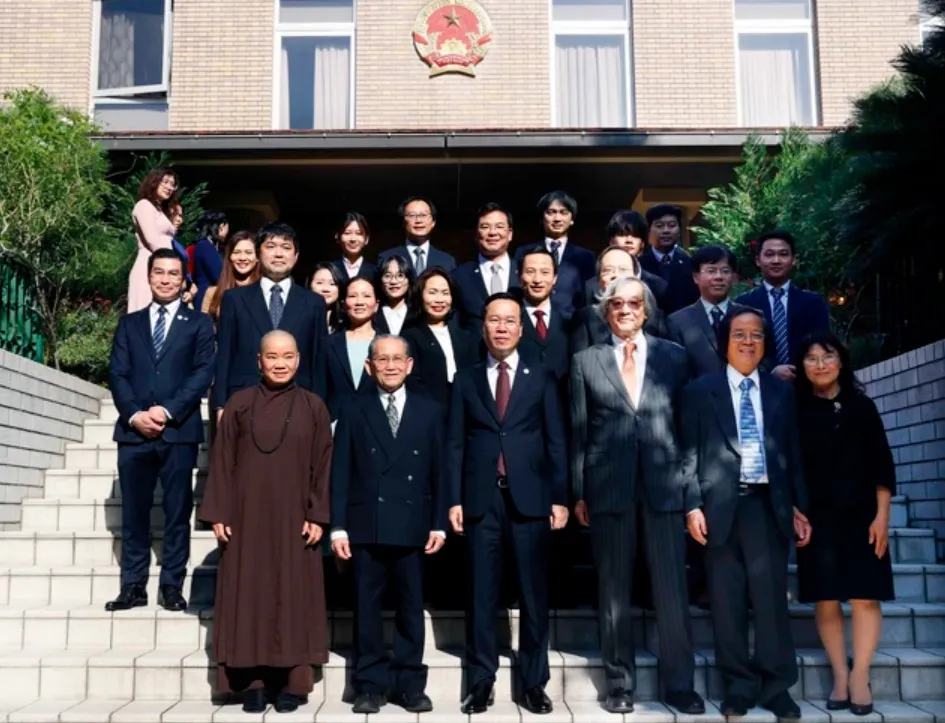 Chủ tịch nước Võ Văn Thưởng với các đại biểu dự buổi gặp mặt. Ảnh: TTXVN