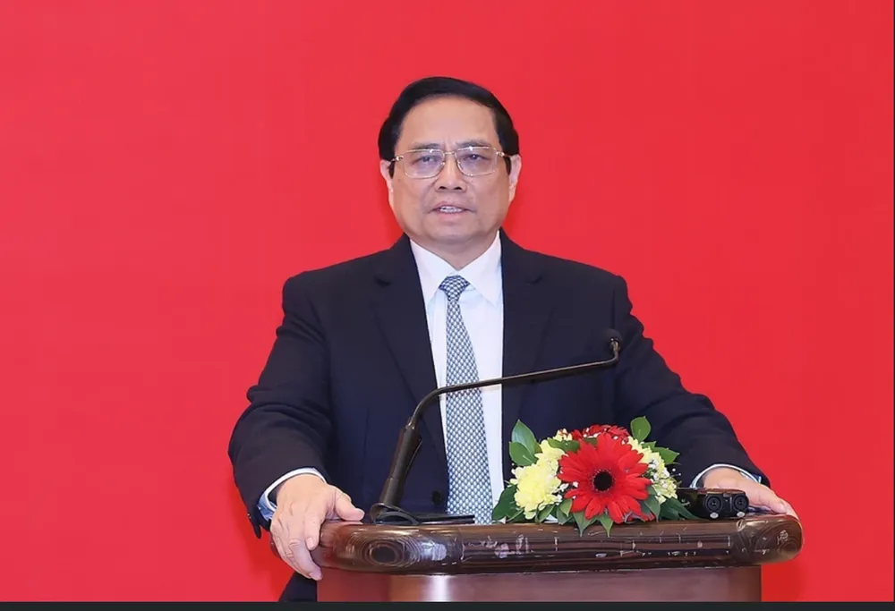 Thủ tướng Phạm Minh Chính phát biểu tại buổi gặp cán bộ, nhân viên Đại sứ quán và cộng đồng người Việt Nam tại Thổ Nhĩ Kỳ. Ảnh: TTXVN