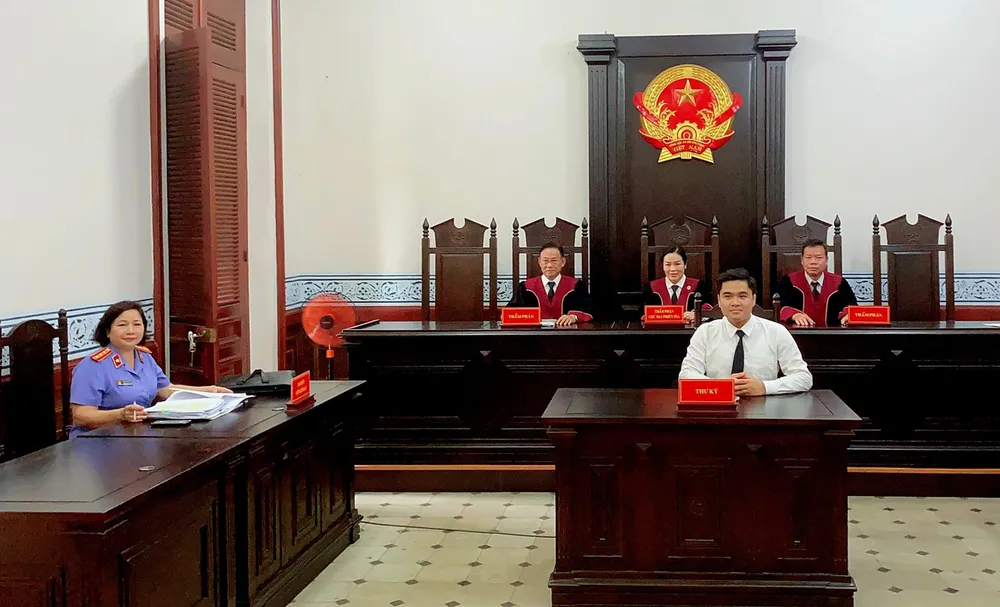 Một phiên tòa xét xử tranh chấp kinh doanh thương mại tại TAND TPHCM vào ngày 13-12-2023