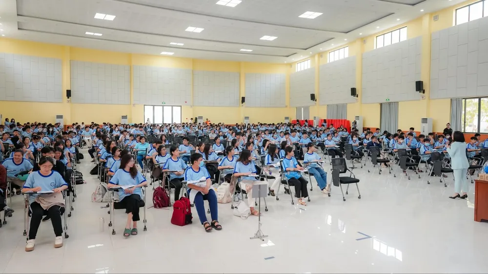 Shinhan Life Việt Nam tổ chức hướng nghiệp cho học sinh trung học phổ thông