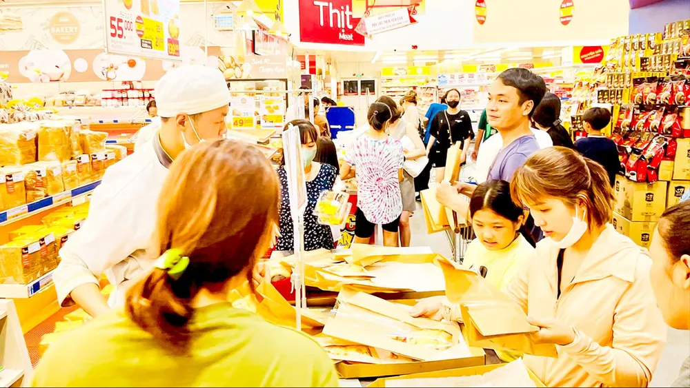 Sức mua yếu, giá nhiều mặt hàng vẫn tăng