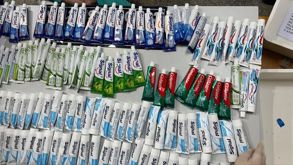 Ma túy được ngụy trang trong họp kem đánh răng - Ảnh TD.jpg