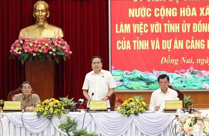 vna-potal-chu-tich-quoc-hoi-tran-thanh-man-lam-viec-voi-tinh-uy-dong-nai-stand (1).jpg