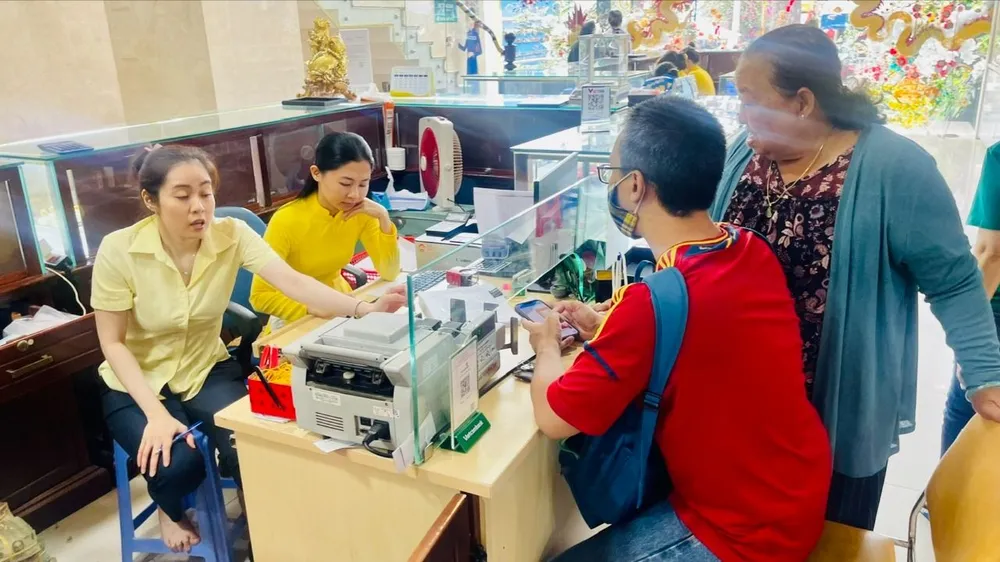 Mua vang tai SJC.jpg