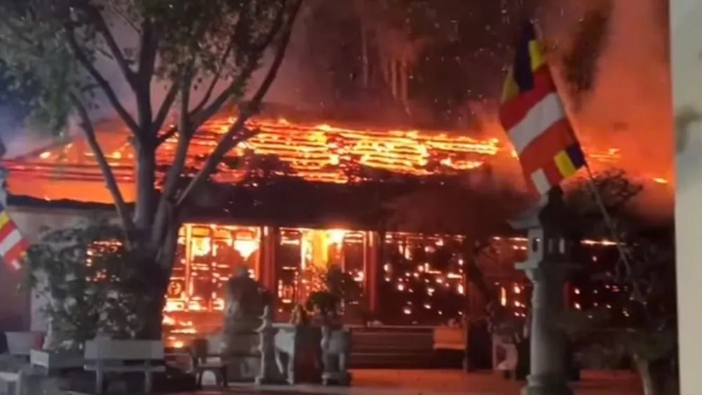 25 pho tượng, hoành phi, câu đối... đã bị cháy rụi trong vụ hỏa hoạn chùa Vẽ (Bắc Giang)