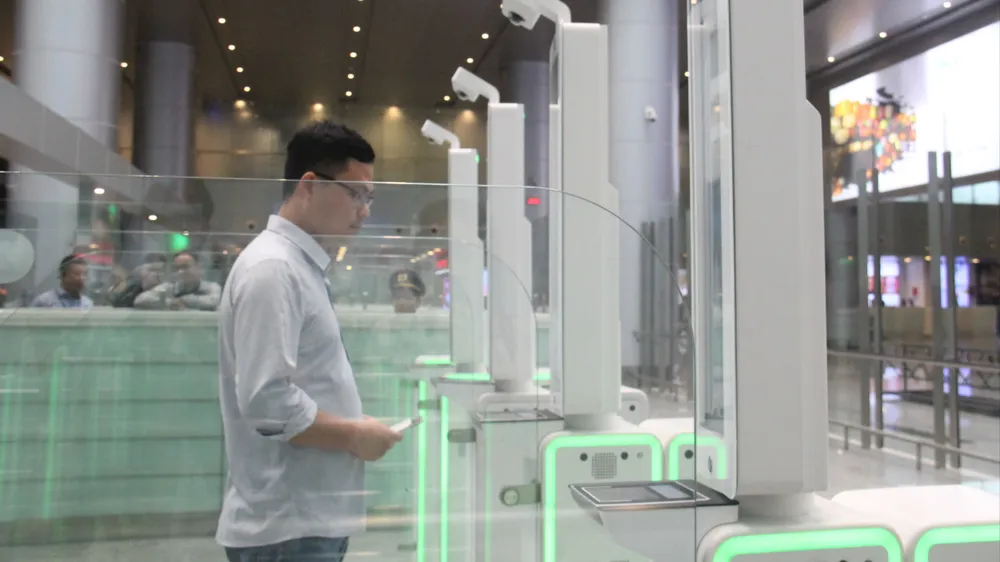 Hệ thống Cổng kiểm soát xuất nhập cảnh tự động được bàn giao. Ảnh: XUÂN QUỲNH