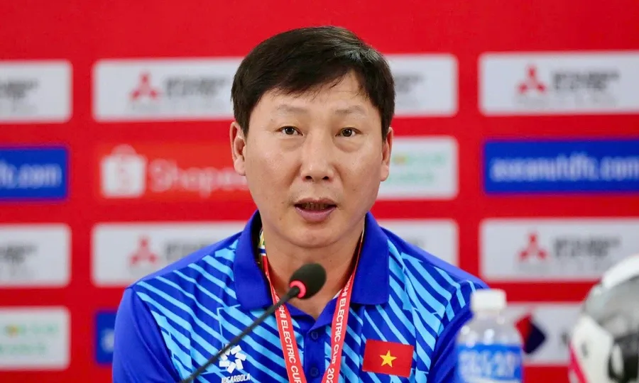 HLV Kim Sang-sik với nhiều nỗi băn khoăn