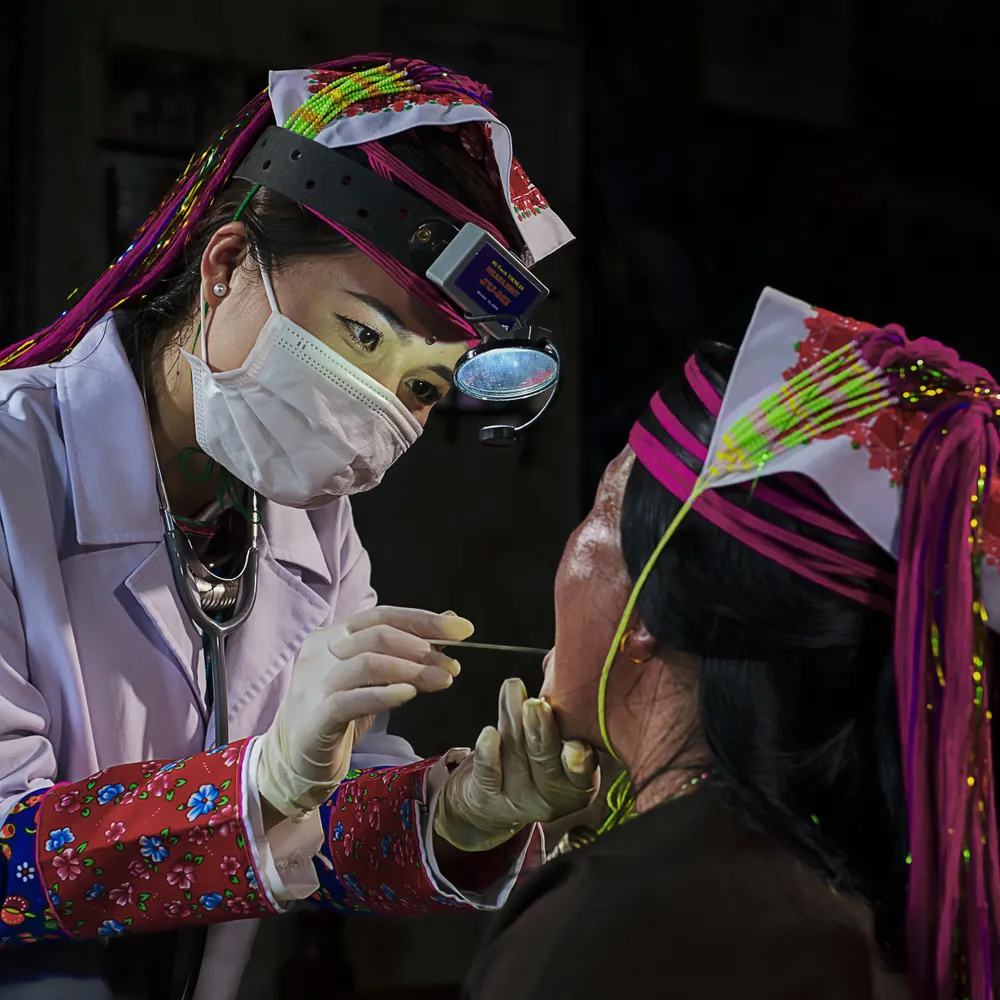 NK 23-3- Cô y tá thôn bản.jpeg