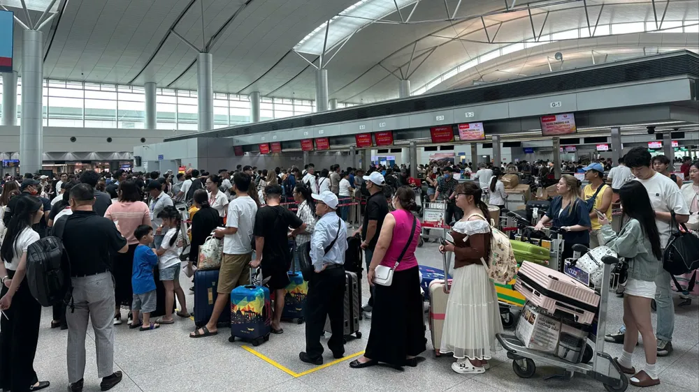 Sân bay Tân Sơn Nhất tăng cường phương án phục vụ cao điểm lễ 30-4 và 1-5
