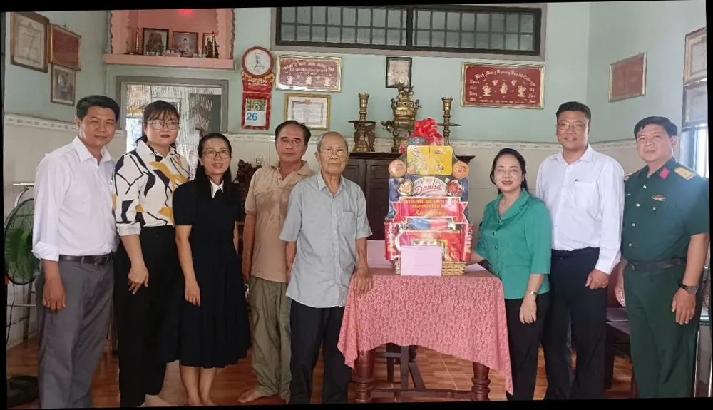 Chủ nhiệm Ủy ban Kiểm tra Thành ủy TPHCM Trần Kim Yến thăm, tri ân ông Hồ Văn Công