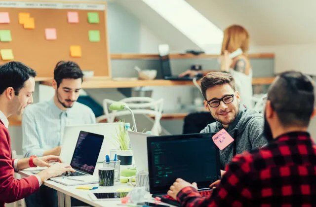 Công nghệ AI thay đổi thị trường lao động. Ảnh: US News