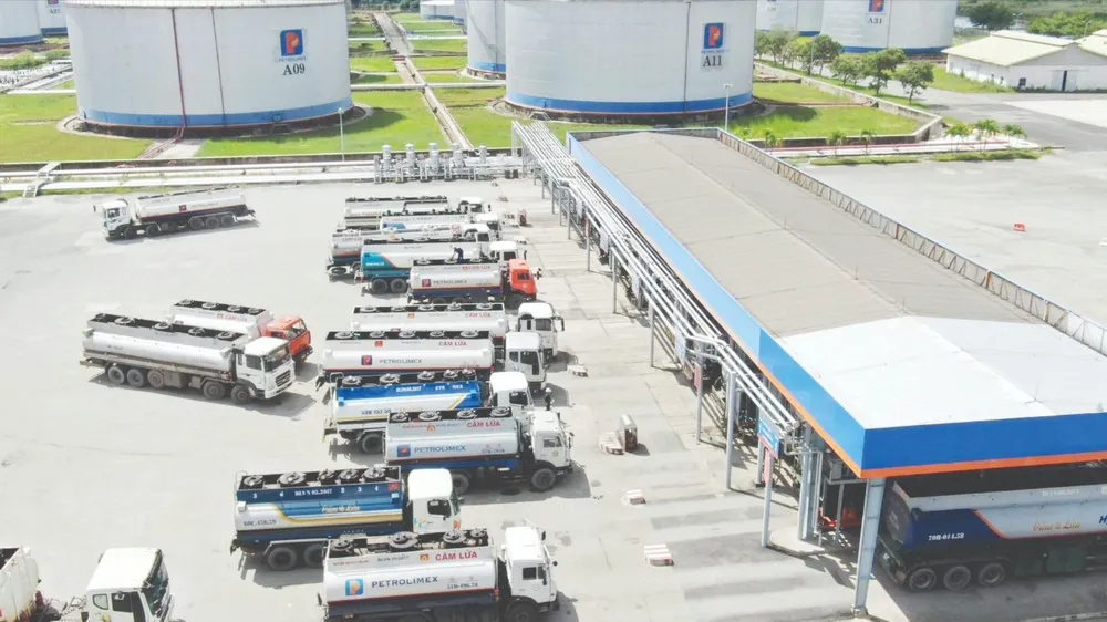 Tổng kho xăng dầu Nhà Bè, TPHCM. Ảnh: HOÀNG HÙNG