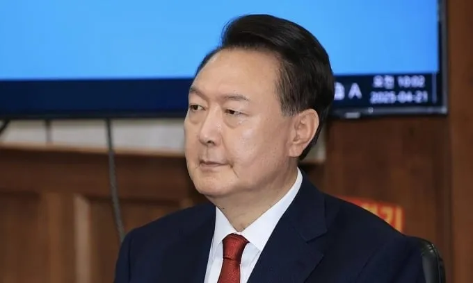 Cựu tổng thống Hàn Quốc Yoon Suk-yeol trong phiên tòa ở Seoul hôm 21-4. Ảnh: Yonhap