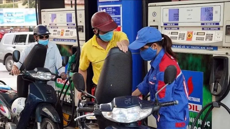 Kinh doanh xăng dầu. Ảnh: DMS