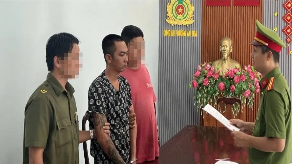 Cơ quan CSĐT Công an tỉnh Kiên Giang tống đạt Quyết định khởi tố và Lệnh bắt bị can để tạm giam đối với đối tượng Nguyễn Vũ Bằng