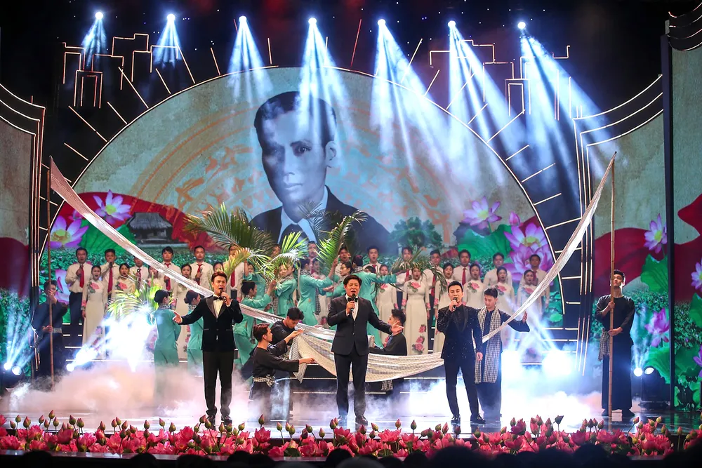 Chương trình Quà tháng 5 dâng Người khiến khán giả xúc động qua những ca khúc về Bác