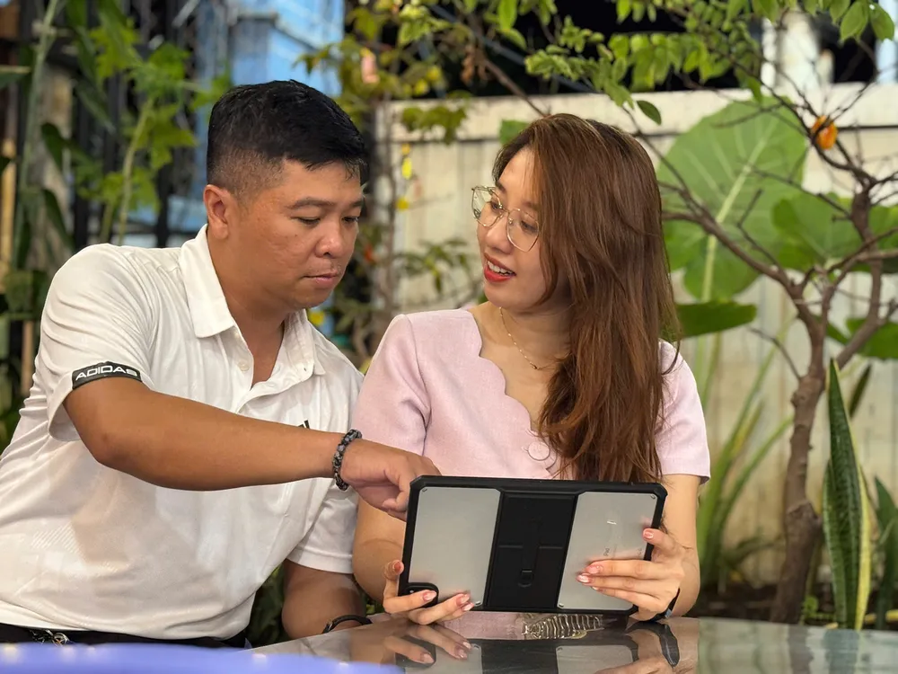 Thẳng thắn chia sẻ, dung hòa mọi vấn đề trong cuộc sống giúp gìn giữ niềm tin yêu và hạnh phúc gia đình. Ảnh: DŨNG PHƯƠNG