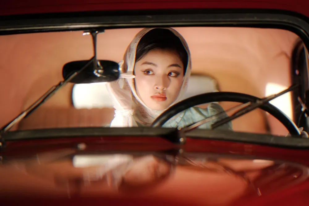 Lan Thy gây ấn tượng bởi vẻ đẹp cá tính, đậm tính Á Đông