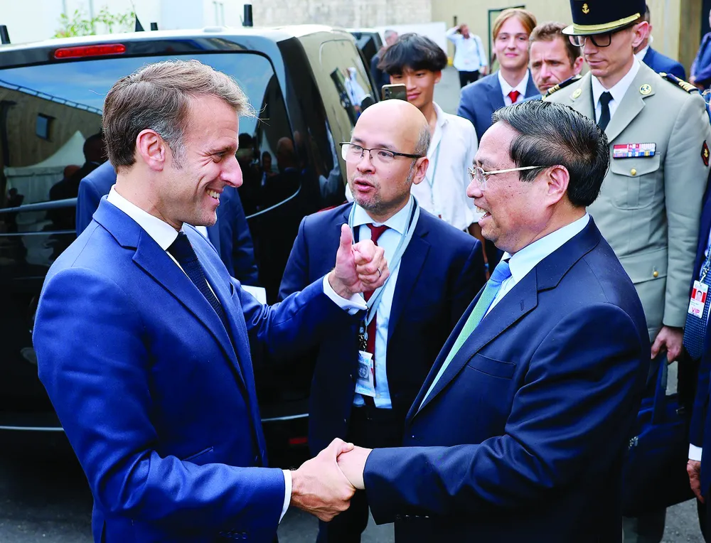 Thủ tướng Phạm Minh Chính hội kiến Tổng thống Pháp Emmanuel Macron. Ảnh: TTXVN