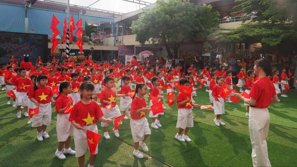 Học sinh Trường Mầm non Thành phố (TPHCM) trong Ngày hội 50 năm phát triển bậc học mầm non 