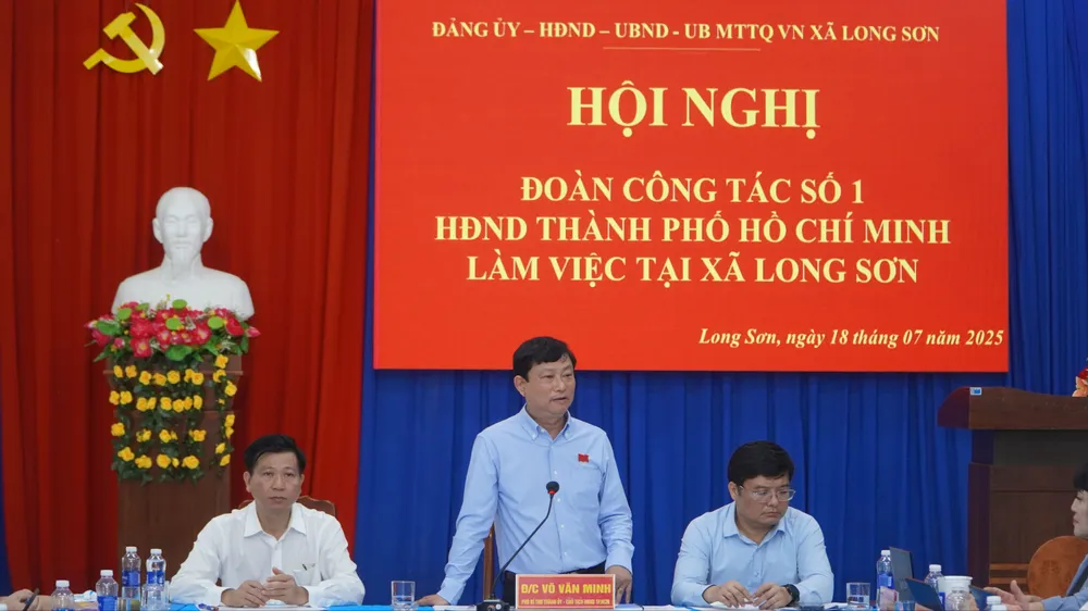 Đồng chí Võ Văn Minh, Phó Bí Thư Thành ủy, Chủ tịch HĐND TPHCM phát biểu chỉ đạo tại buổi làm việc