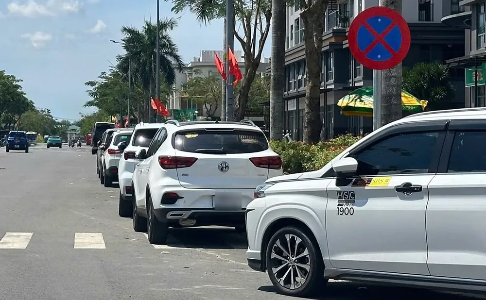 Đậu ô tô dưới biển cấm