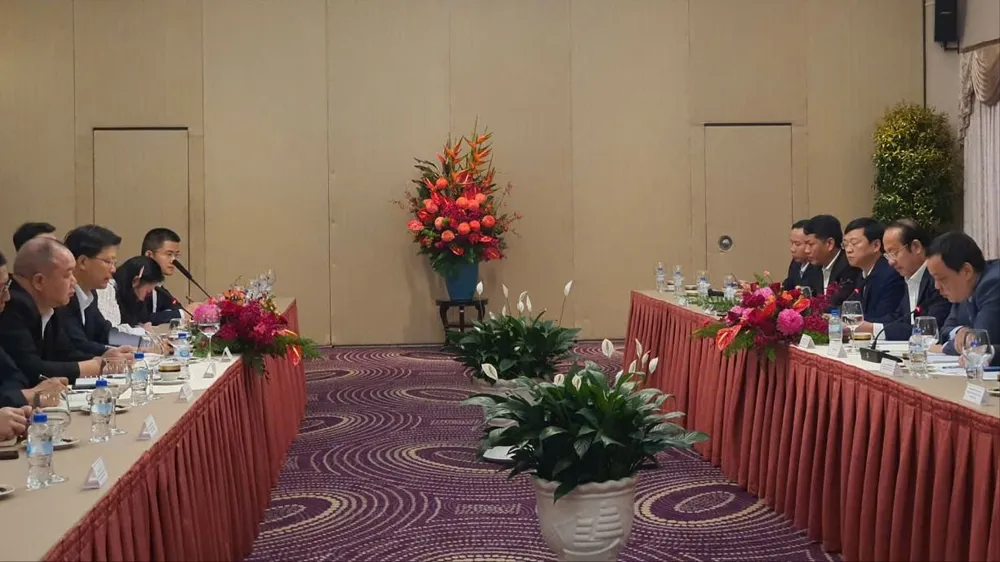 Buổi làm việc giữa Ủy ban Kiểm tra Thành ủy TPHCM (bên phải) và Đoàn công tác Ủy ban Kiểm tra Kỷ luật Tỉnh ủy Hải Nam, Trung Quốc.