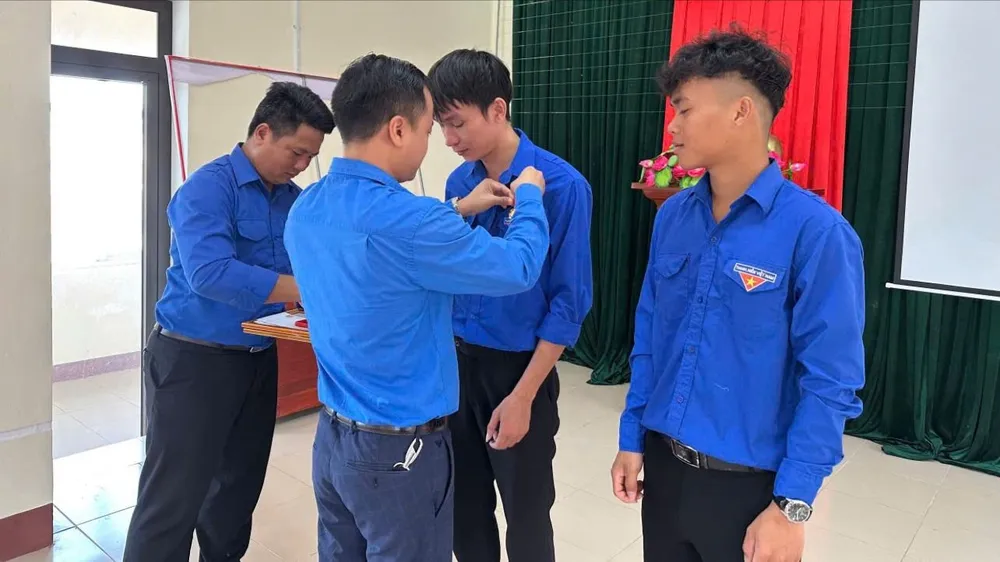 Quảng Trị: Hai thanh niên được trao Huy hiệu “Tuổi trẻ dũng cảm” vì cứu người đuối nước