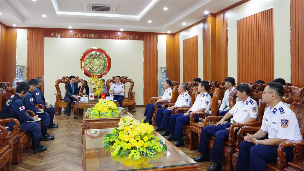 Quang cảnh buổi làm việc