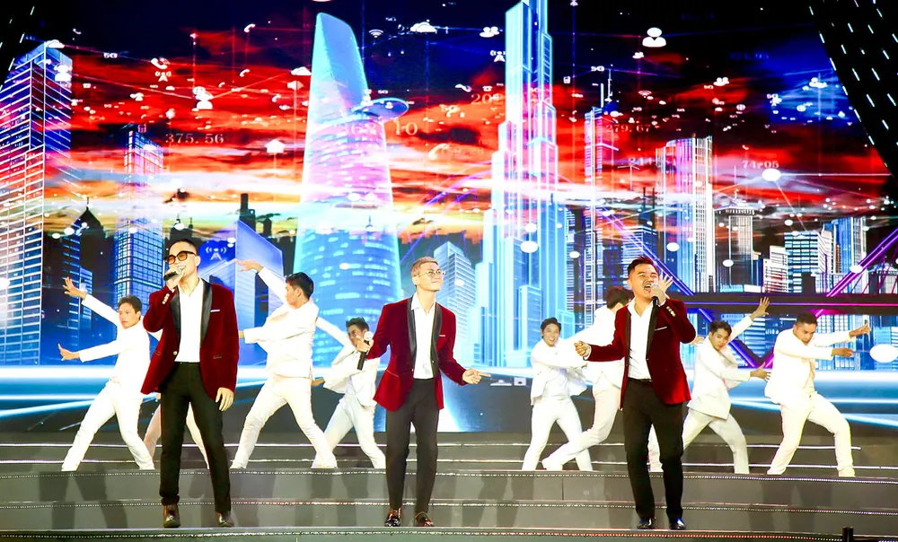 Nhóm MTV tham gia biểu diễn nhiều chương trình tại các ngày lễ lớn của TPHCM. Ảnh: THÚY BÌNH