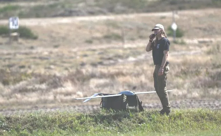 Một drone đang chờ được triển khai tại cuộc tập trận Iron Defender 25 tại Ba Lan, ngày 18-9 vừa qua. Ảnh: GETTY IMAGES