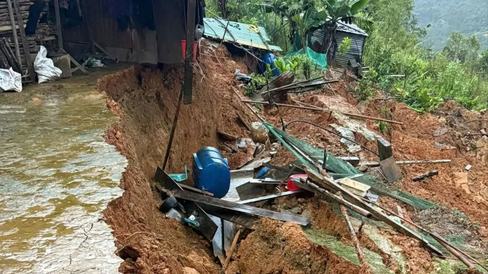 Hiện trường vụ sạt lở nghiêm trọng tại thôn Ga’niL Ảnh: UBND XÃ HÙNG SƠN