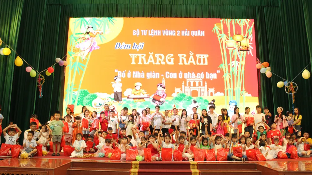 Chương trình "Đêm hội trăng rằm" đã mang đến cho con em cán bộ chiến sĩ Hải quân một sân chơi hết sức ý nghĩa