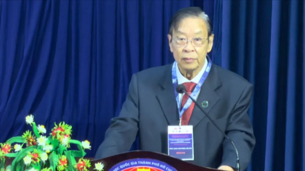 GS-TS-BS Đặng Vạn Phước, Hiệu trưởng danh dự Trường Đại học Khoa học Sức khỏe (ĐHQG TPHCM) phát biểu khai mạc hội thảo. ẢNH: KIM HUYỀN