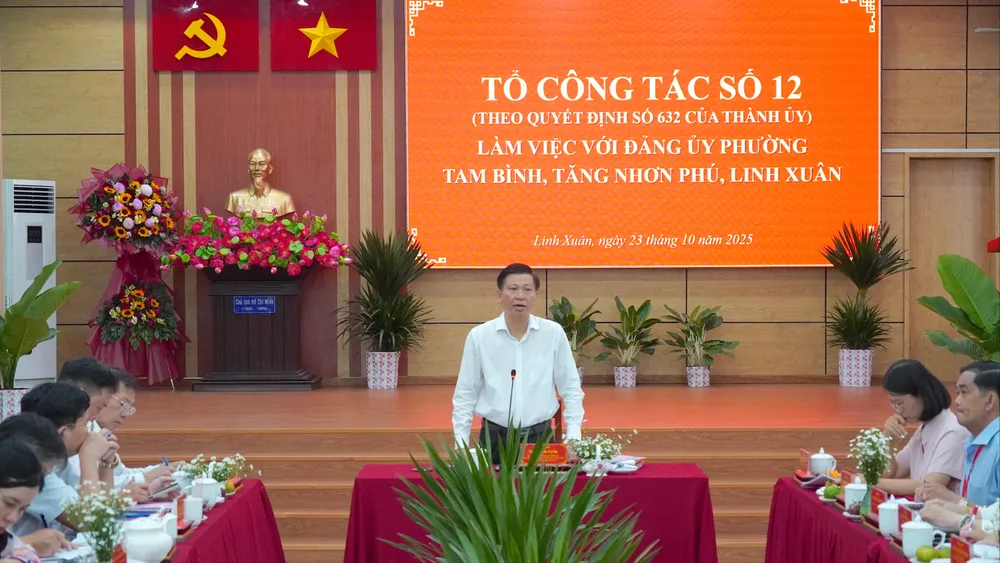 Đồng chí Trần Văn Tuấn làm tổ trưởng Tổ công tác số 12 giám sát tại các phường: Linh Xuân, Tam Bình và Tăng Nhơn Phú