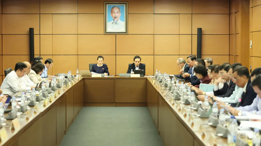 Quang cảnh phiên thảo luận tại tổ số 2. Ảnh: QUANG PHÚC